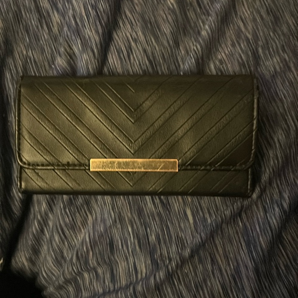 9 card wallet with zipper change pocket and two money pockets